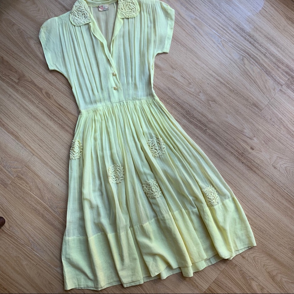 SOLD Vintage | 50’s Pale Yellow Fit and Flare - Picture 6 of 11
